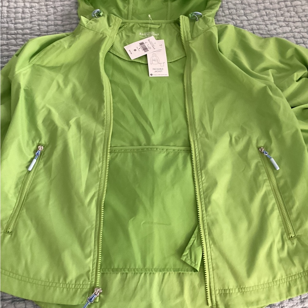 Northern Reflection Lightweight Green Hooded packable Jacket( Size Small)